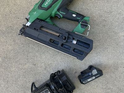 Hitachi 21° 3-1/2" Framing Nailer with Battery and Charger - Used, Good Condition
