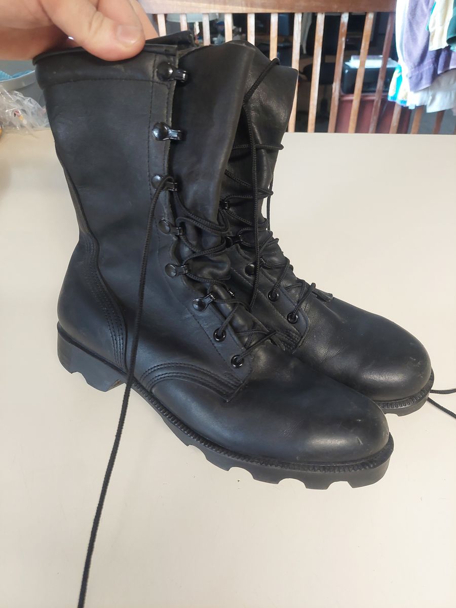 Jungle/Navy Boots- Size 9 Regular- Excellent condition