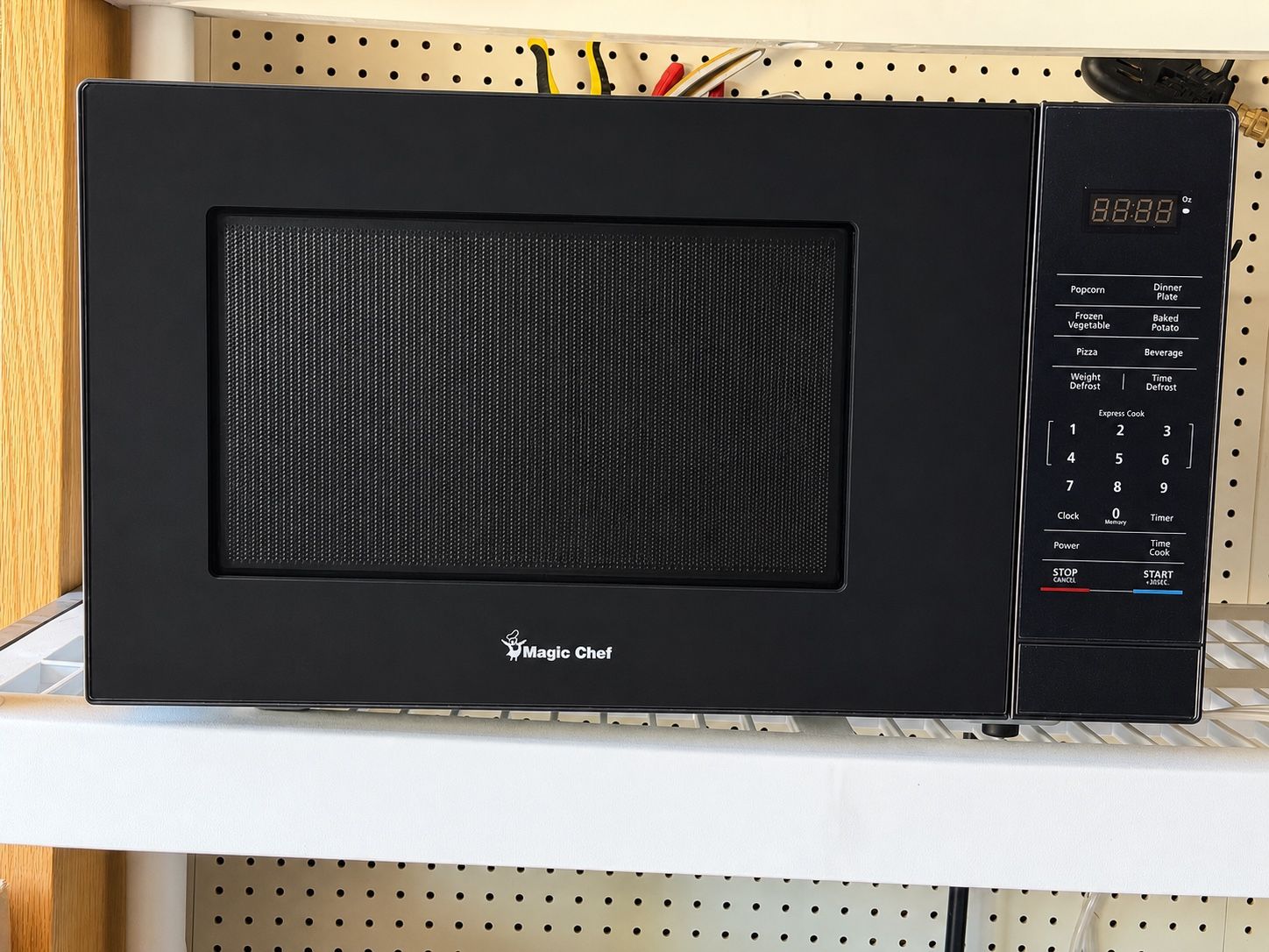 Magic Chef HMM1110B Black Countertop Microwave 1000W