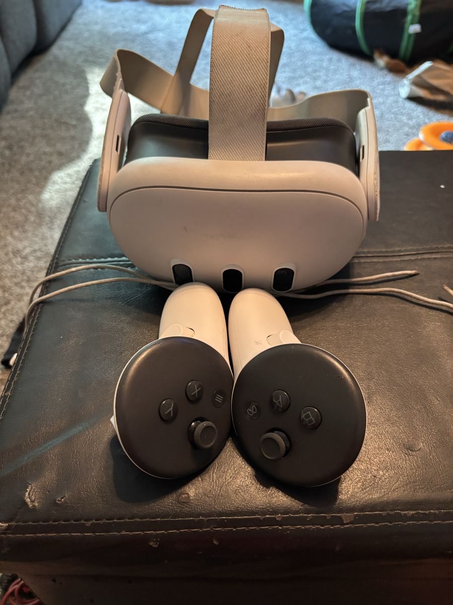 Meta oculus Quest VR Headset with Controllers - Immersive Virtual Reality Experience