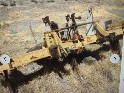 Heavy duty sub-soiler/ ripper