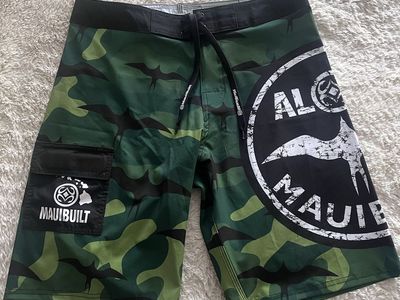 Maui Built board shorts size 32
