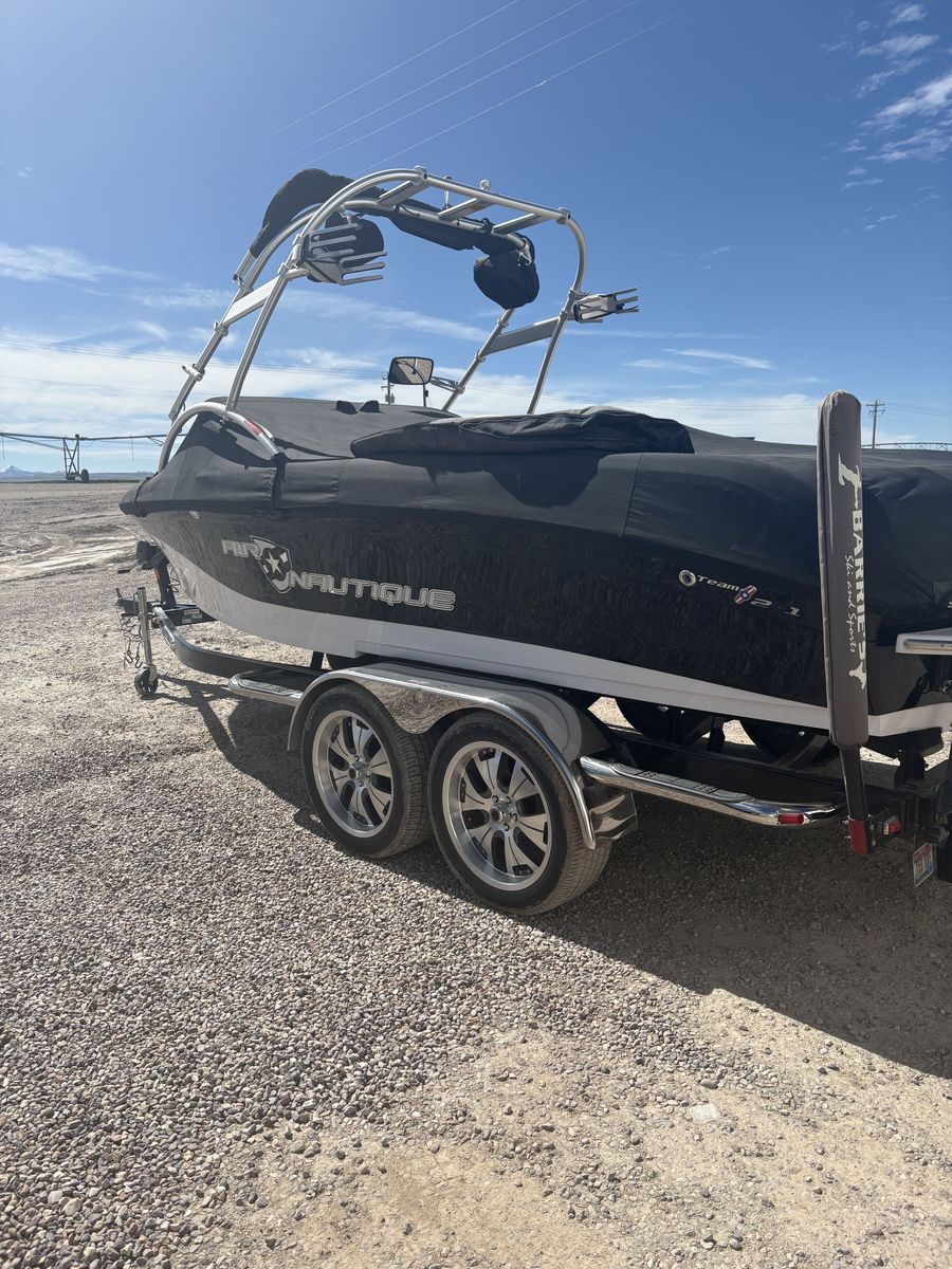 2008 Nautique 211 Team Edition – 260 Hours – Fully Loaded + Gear