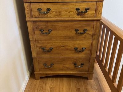 5 drawer Dresser