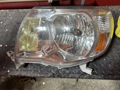 05-15 Toyota Tacoma headlight passenger