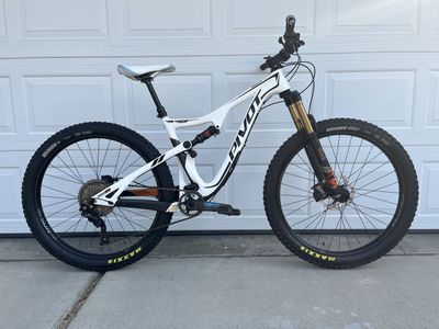 2017 Pivot Mach 429 Trail Race XT 1x 27.5+ Carbon 11 Speed Size Medium