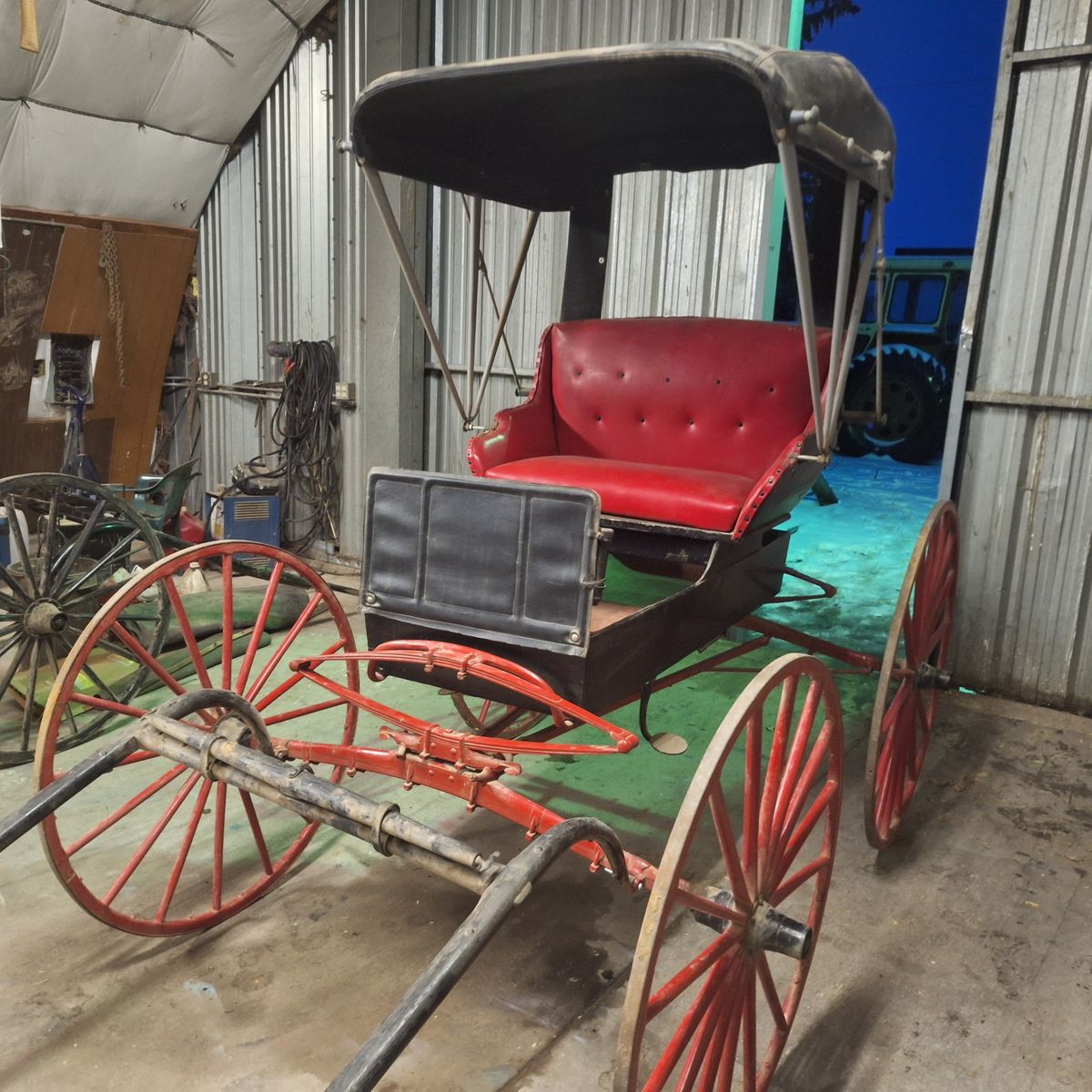Doctors Buggy around 100 years old been restored new top