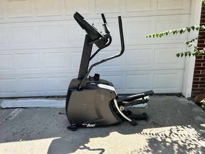 Powered elliptical/ step machine