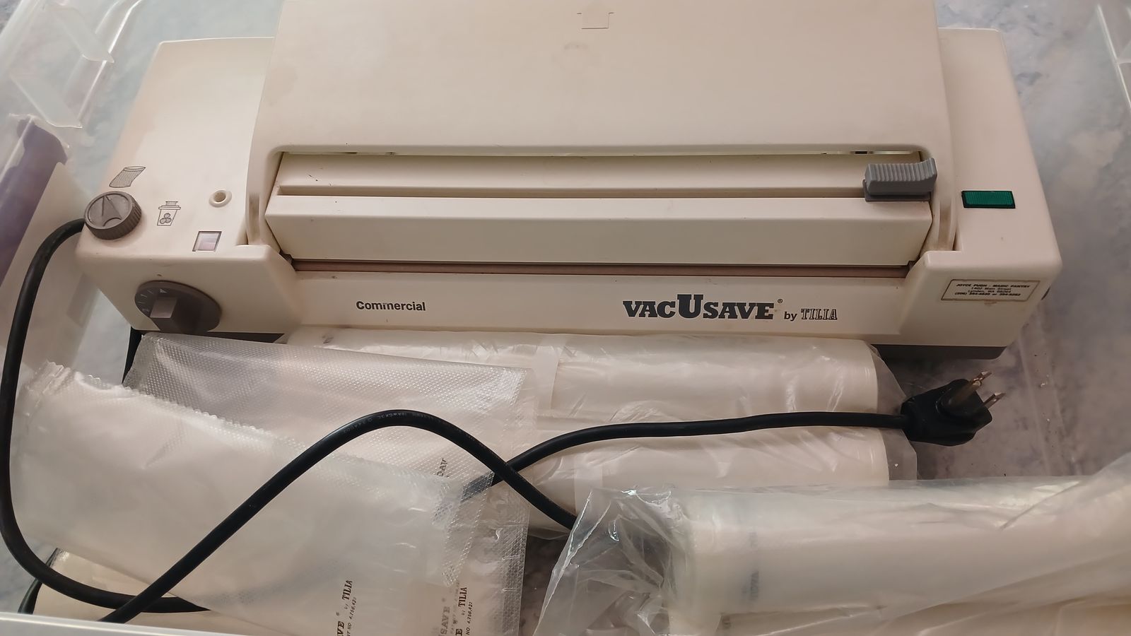 Tilia vacUsave vaccum sealer/suck sealer