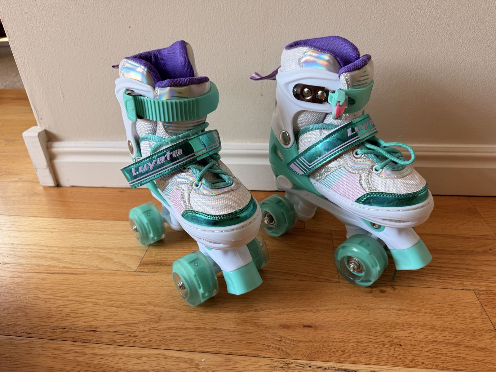 Luyata Adjustable Quad Roller Skates Teal Purple White Iridescent