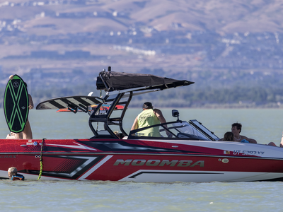 Wake/Surf Boat Rental - Moomba Craz