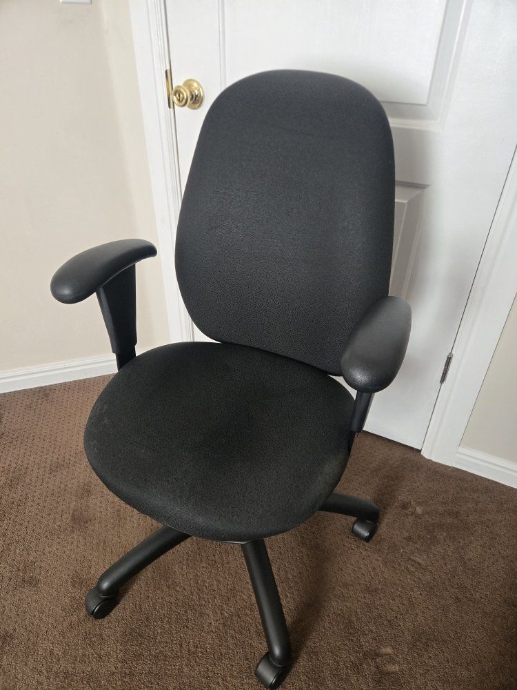 Black Fabric Adjustable Ergonomic Office Desk Chair with Armrests and Rolling Wheels