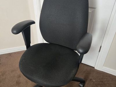 Black Fabric Adjustable Ergonomic Office Desk Chair with Armrests and Rolling Wheels