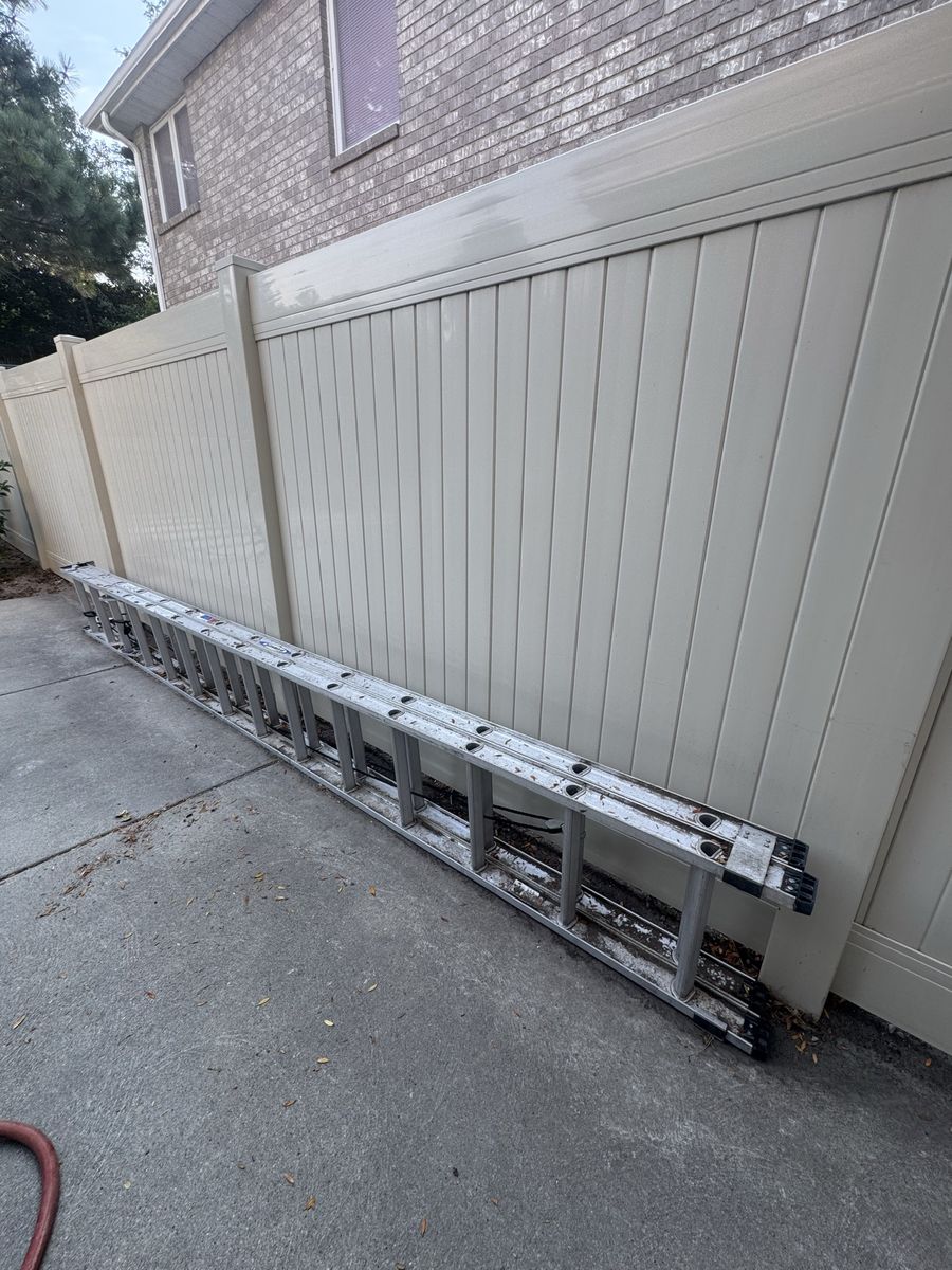 Werner 28’ Aluminum Extension Ladder – 300 lb Capacity 