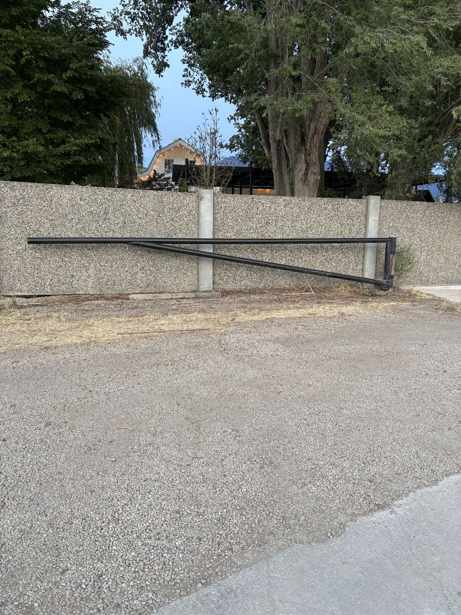 Manual swing gate