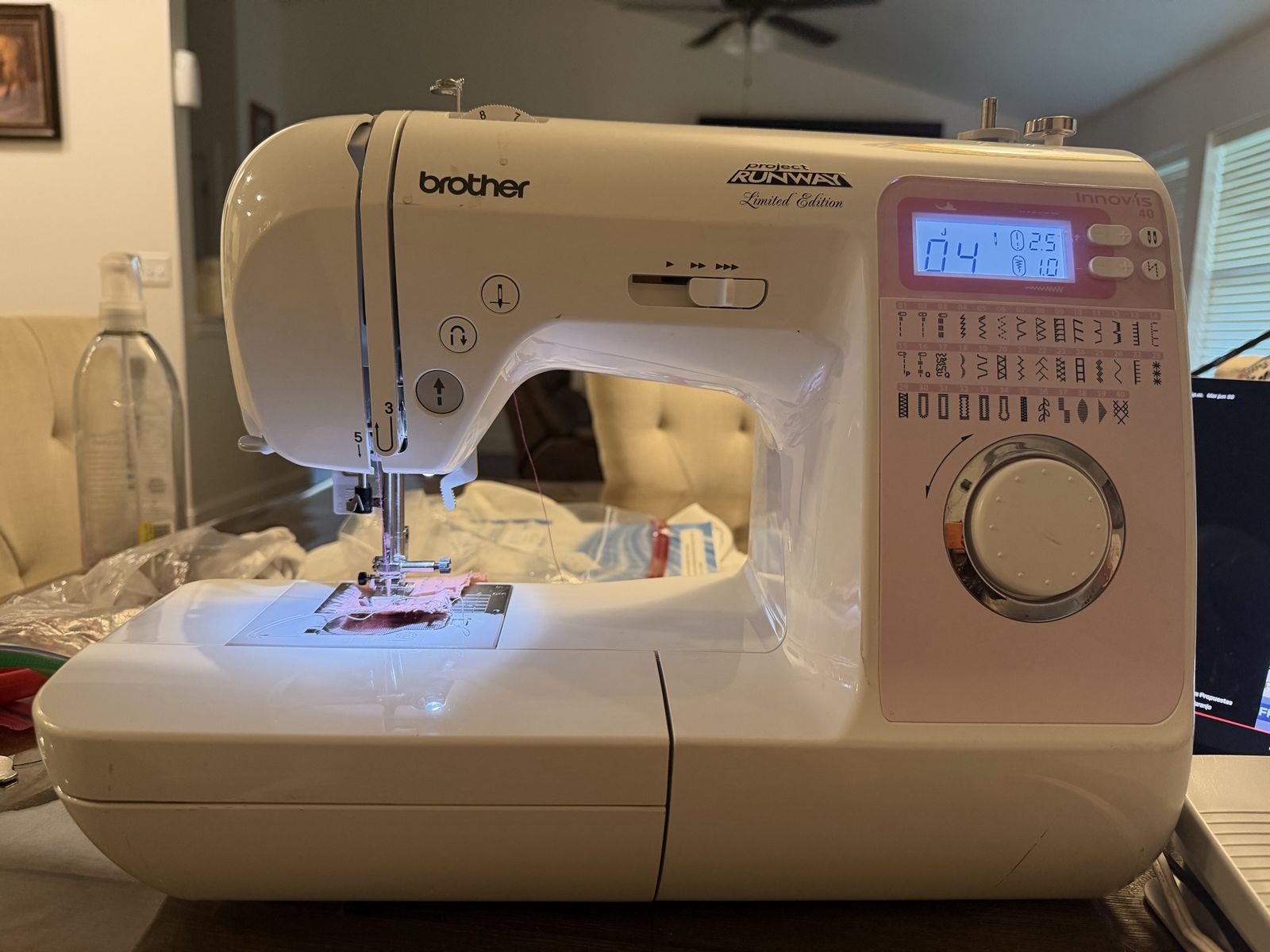 Brother Innov-is 40 Project Runway Limited Edition Computerized Sewing Machine