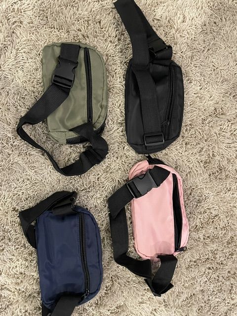 82 Fanny Packs (41 Black, 23 Olive, 11 Blue, 7 Pink)