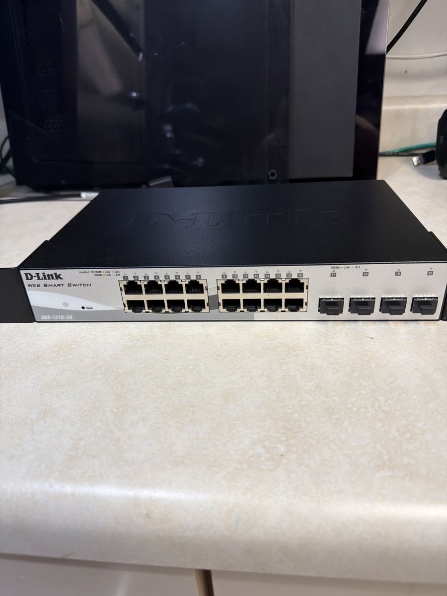 D-Link 20 port managed gigabit Web Smart Switch - 16x 1000BASE-T, 4x SFP
