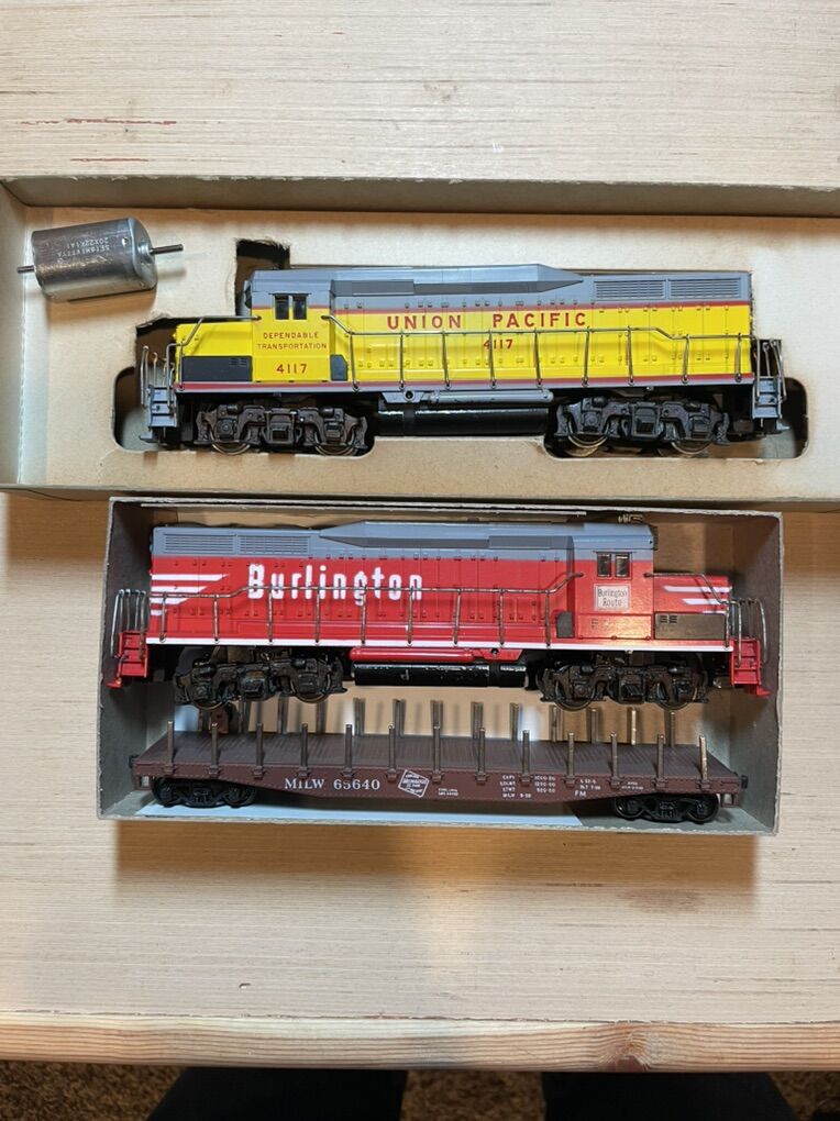 Vintage Athearn HO Scale GP-30 Lot Of 2