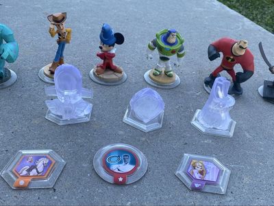 Disney Infinity Figures Playset Pieces and Power Discs Lot