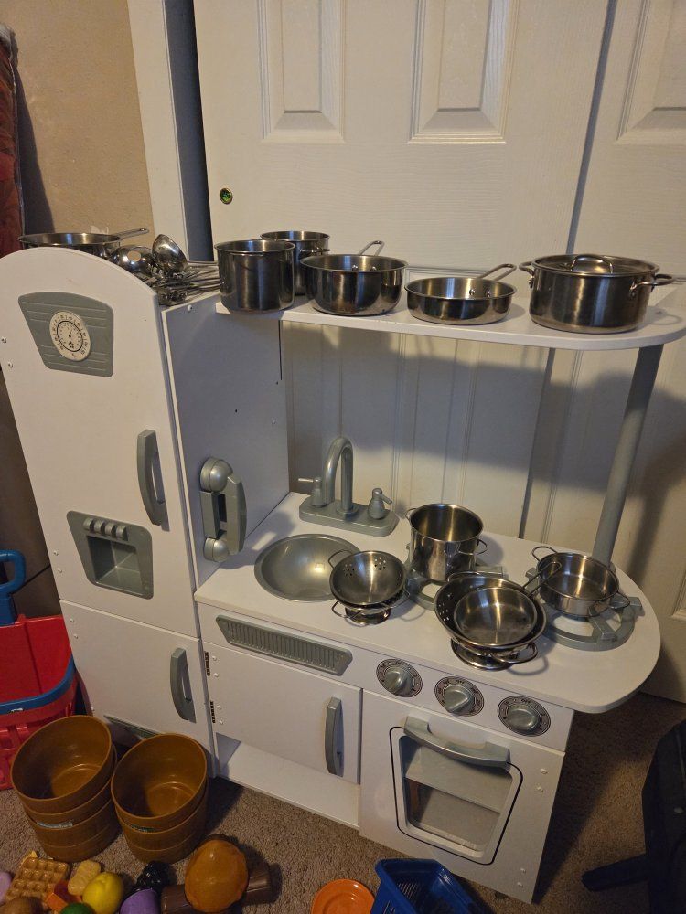 toddler kitchen and accessories