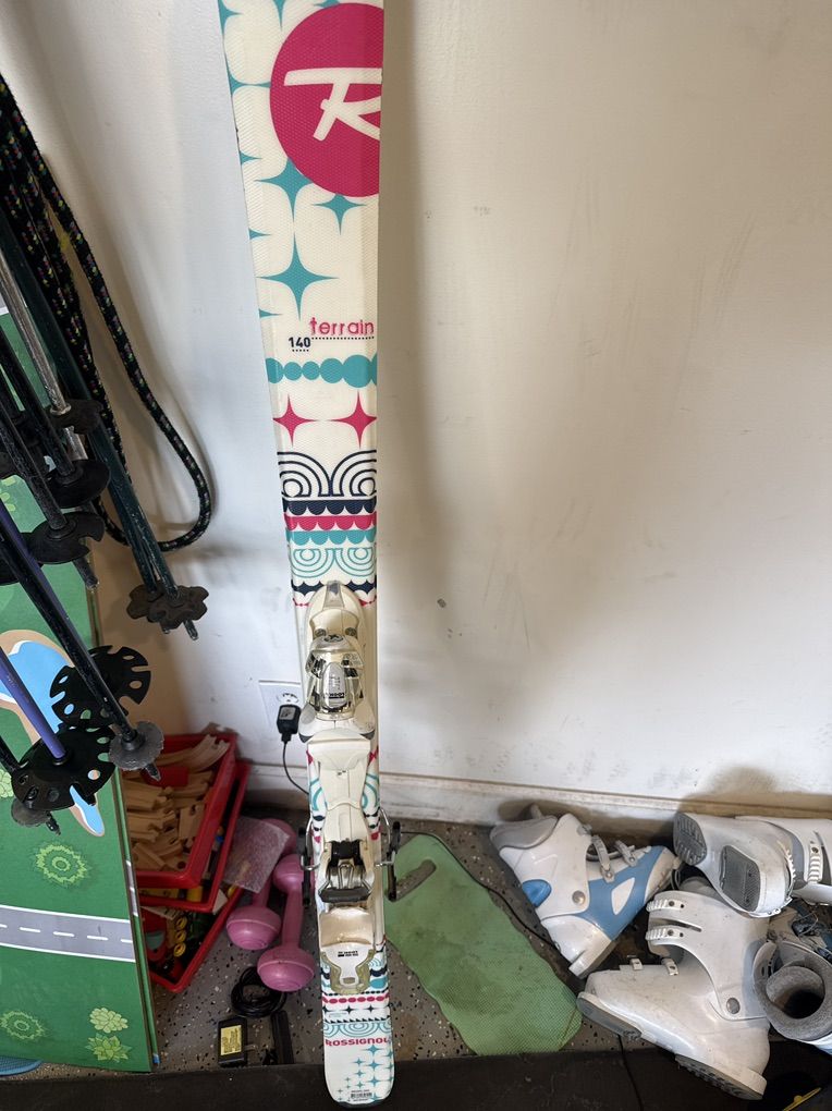 140 Terrain Rossignol And Two fun Girl Boots