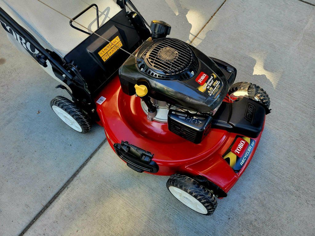 Toro Recycler 22" self-propelled lawn mower with Kohler 149cc engine 6.75 ft-lb. Torque. works Great! Excellent Conditions!