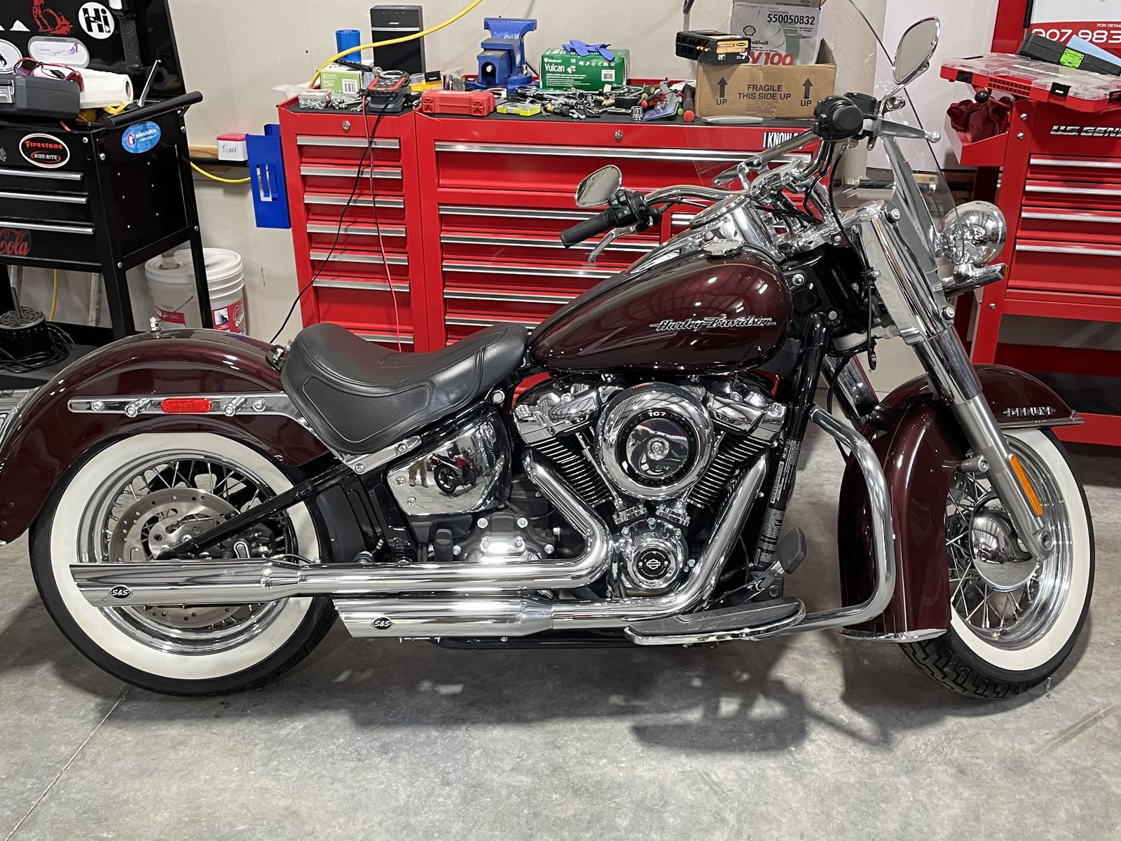 Harley Deluxe 2018 4K miles