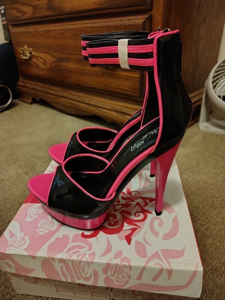 NIB wild diva strappy women's heels size 8 m