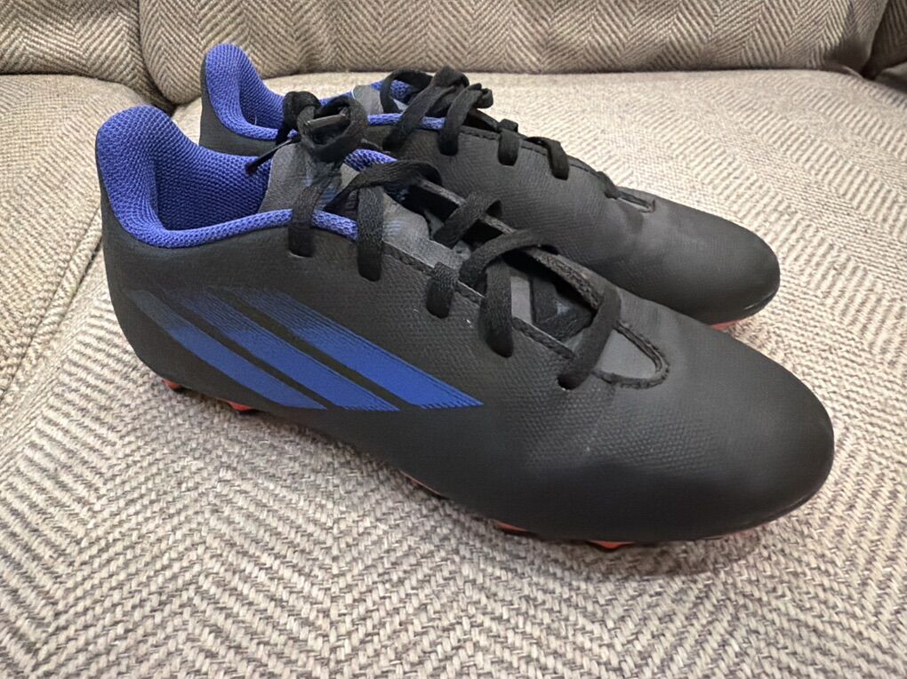 Boys Adidas Soccer Cleat Size 4 1/2