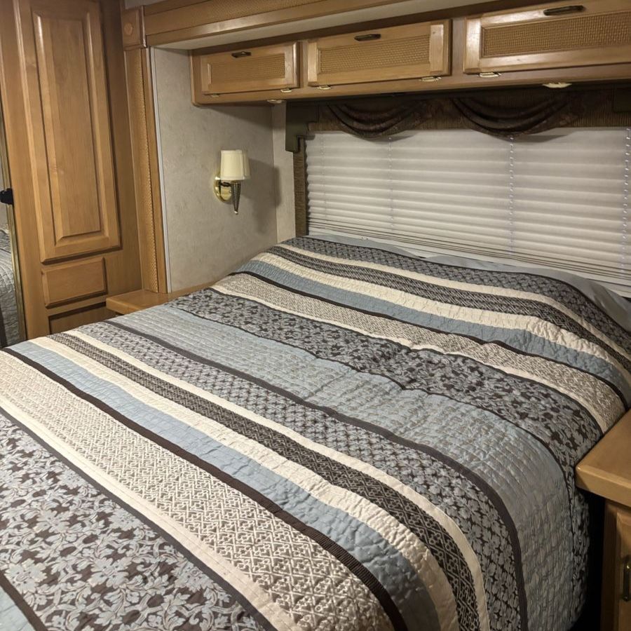 2004 Safari Sahara 40ft w/3 slide outs