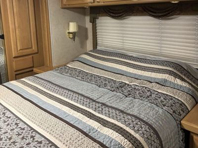 2004 Safari Sahara 40ft w/3 slide outs