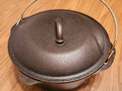 Lodge 10 1/4" 8 Quart Dutch Oven, no legs