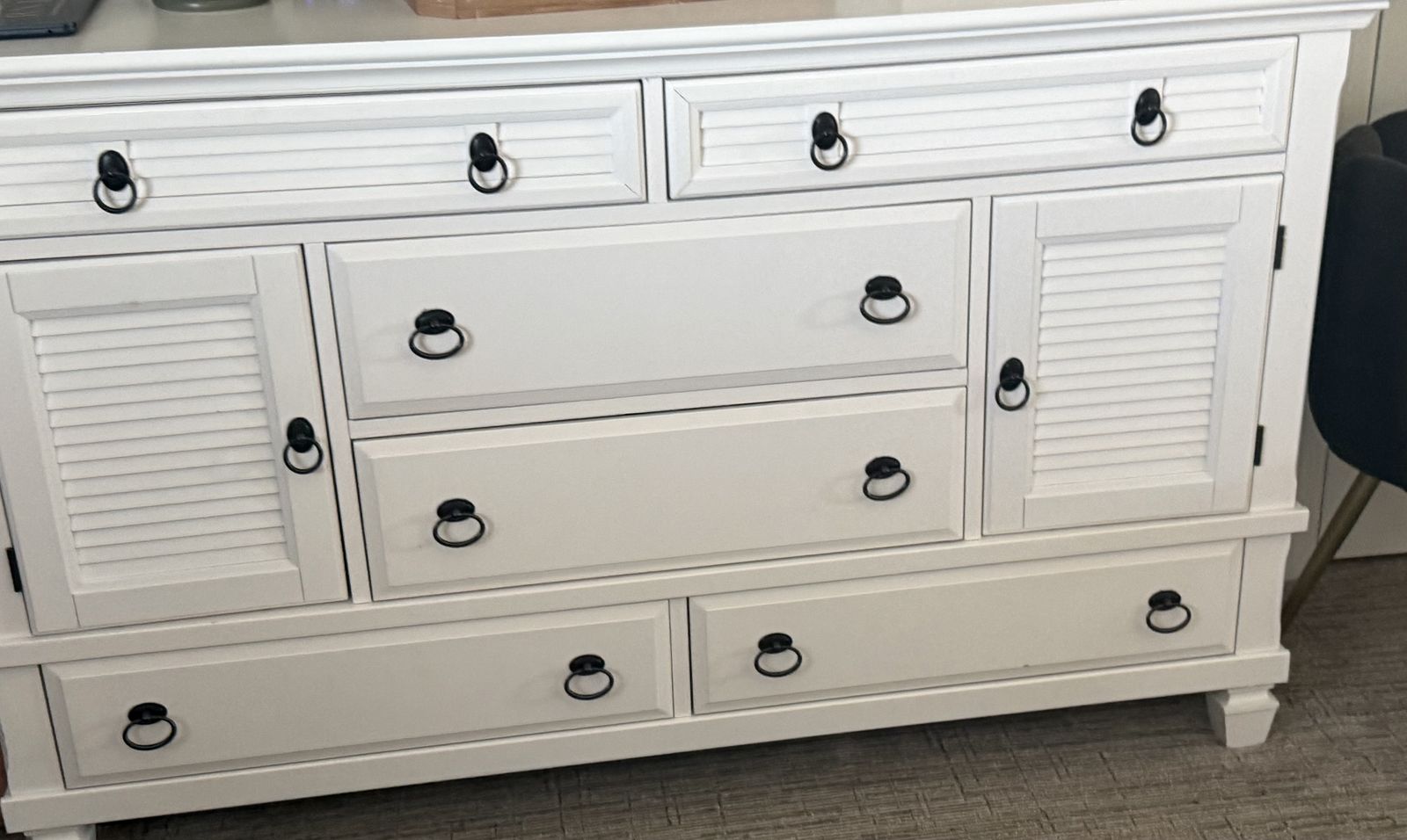 Matching nightstands (2) and dresser