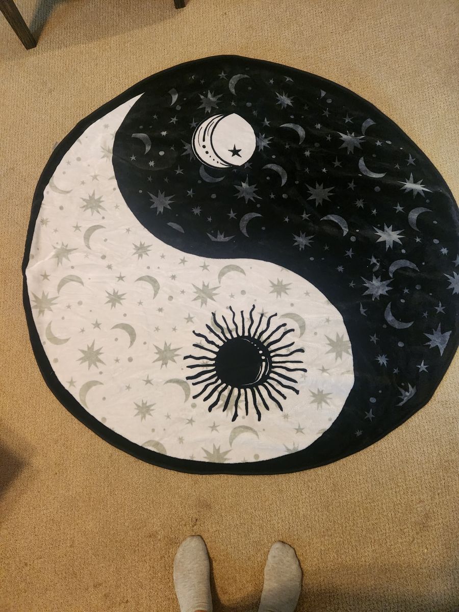 Spencer's yin yang plush round blanket