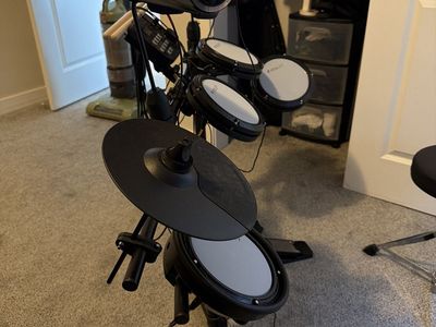 FESLEY Electronic Drum Set - Complete with Headphones, Excellent Condition