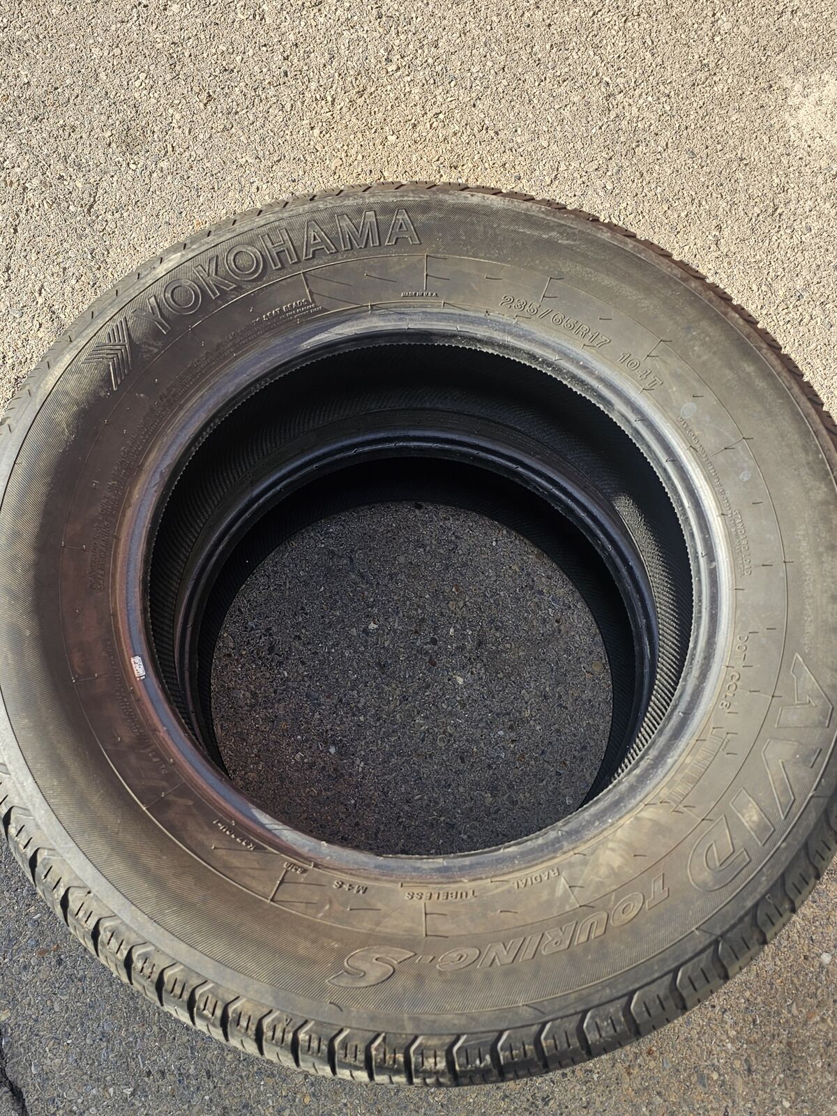 235/65R17 Yokohama Avid Touring Tire