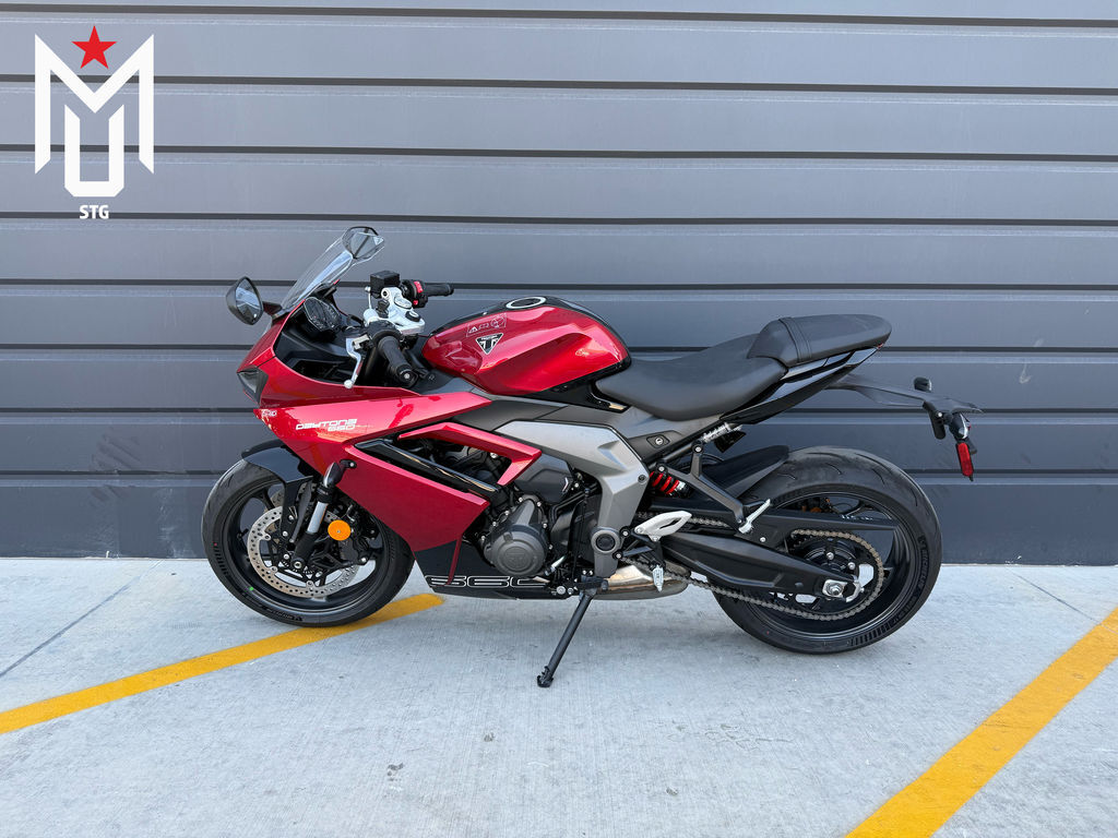 2025 Triumph Daytona 660 Carnival Red/Sapphire Black