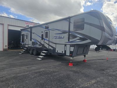 2017 Keystone Fuzion 325 w/11' Garage