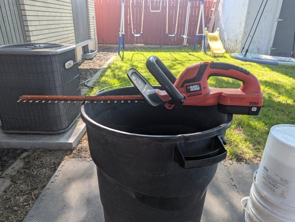 Black and Decker Bush trimmer 18v