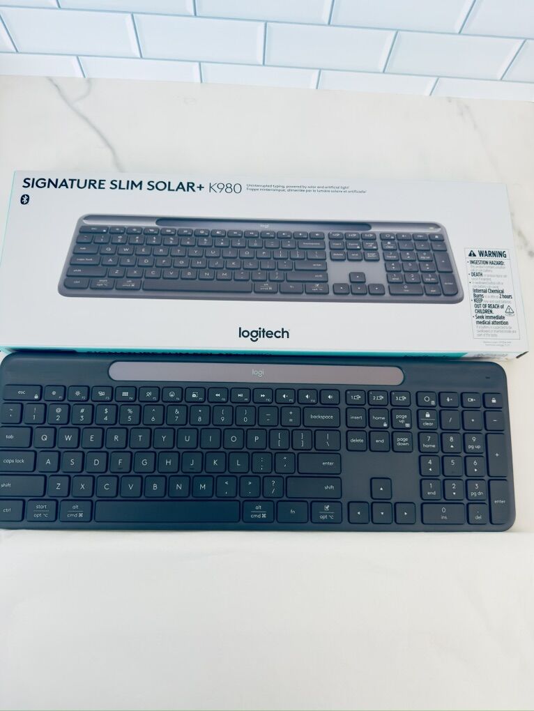 Logitech Signature Slim Solar+ K980 Keyboard