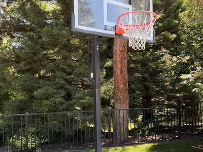 Basketball stand