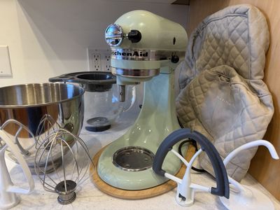 KitchenAid Artisan Series 5-Qt. Stand Mixer Pistachio with Accessories & Dust Cover