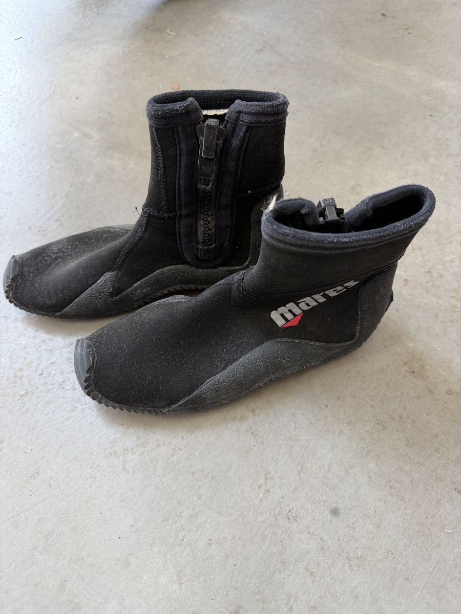 Mares classic dive booties, size 5, kids scuba boot