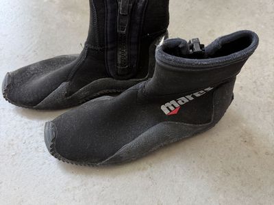 Mares classic dive booties, size 5, kids scuba boot