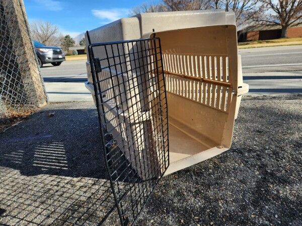 Dogloo & Kennel & Crate $40 each or Best Offer