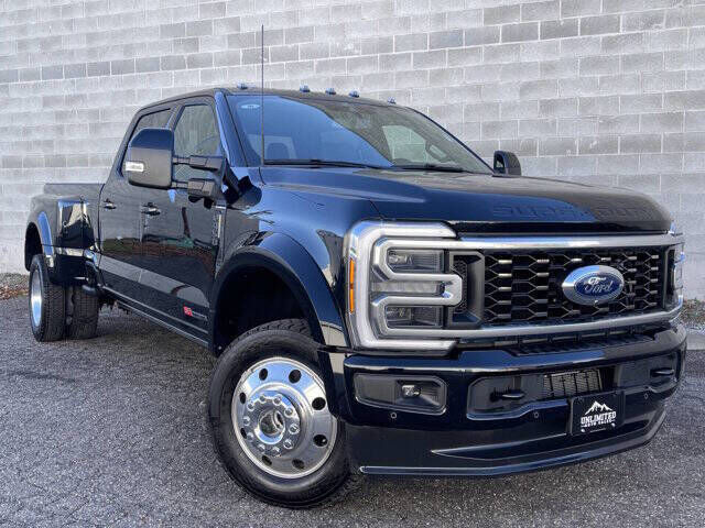 2025 Ford F-450 Super Duty Platinum