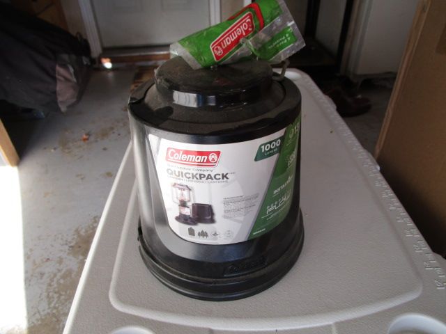 Coleman propane Lantern Quickpack w/extra mantles