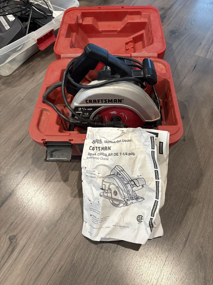 Craftsman Circular Saw with case used