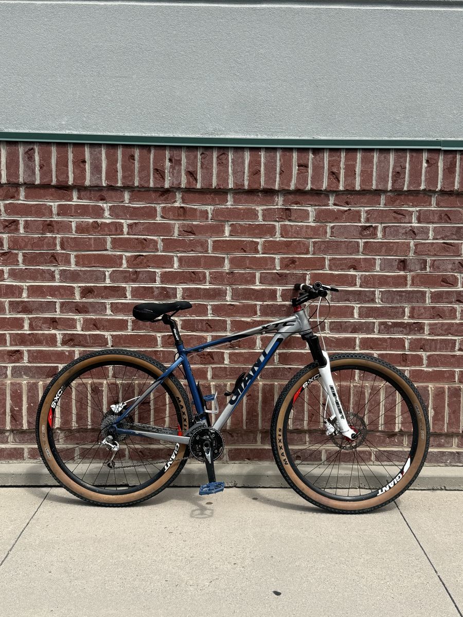 Giant XtC 29er Hardtail Mountain Bike - Blue/Silver